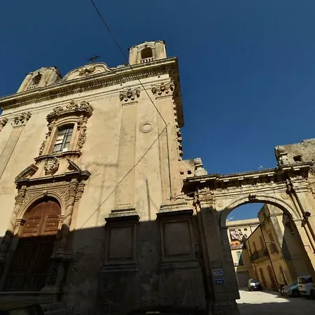 La Cattedrale בית הארחה *