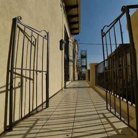 La Cattedrale בית הארחה *
